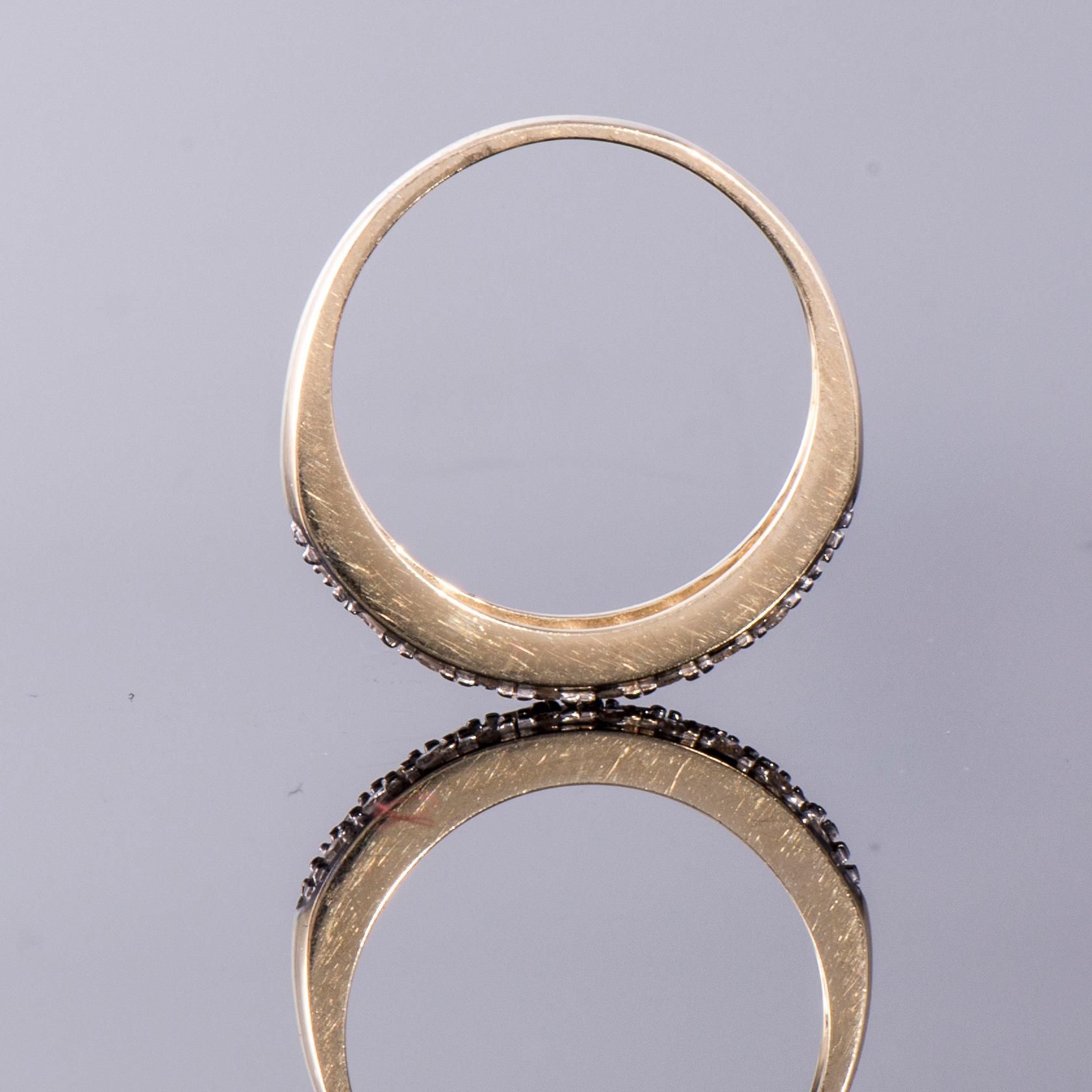 RING, 14K guld, 21 st små briljantslipade diamanter. Vikt 2,3 g.