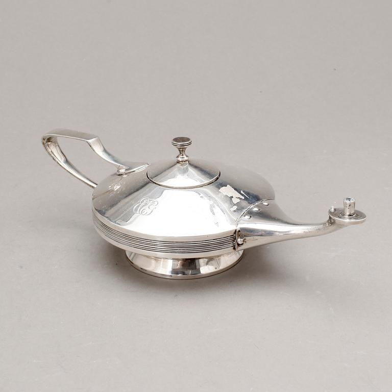 OLJELAMPA, silver, Mappin & Webb, Birmingham, 1914, svenska importstämplag GAB 1915. Vikt ca 205g.