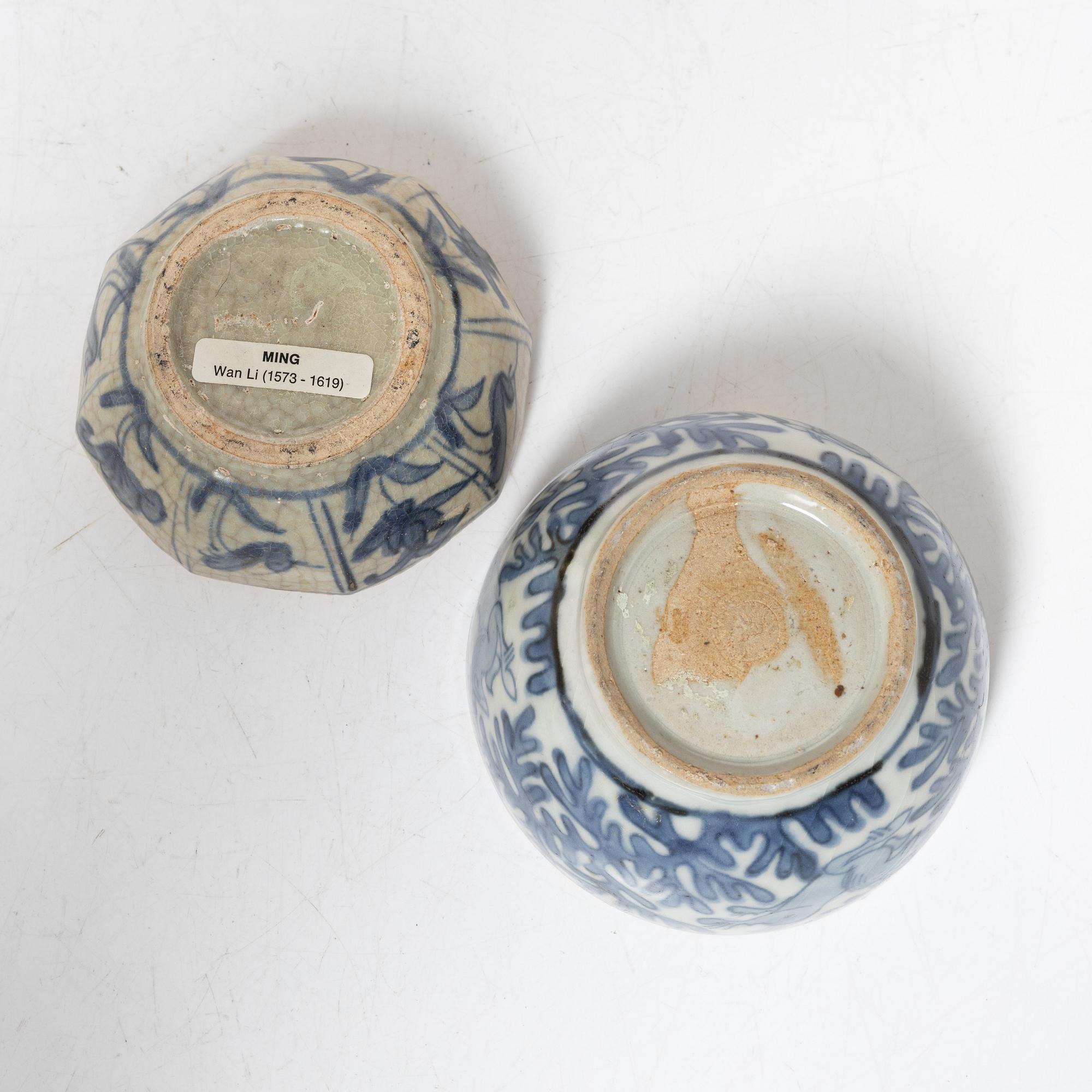 Two Chinese blue and white porcelain boxes, Ming dynasty.