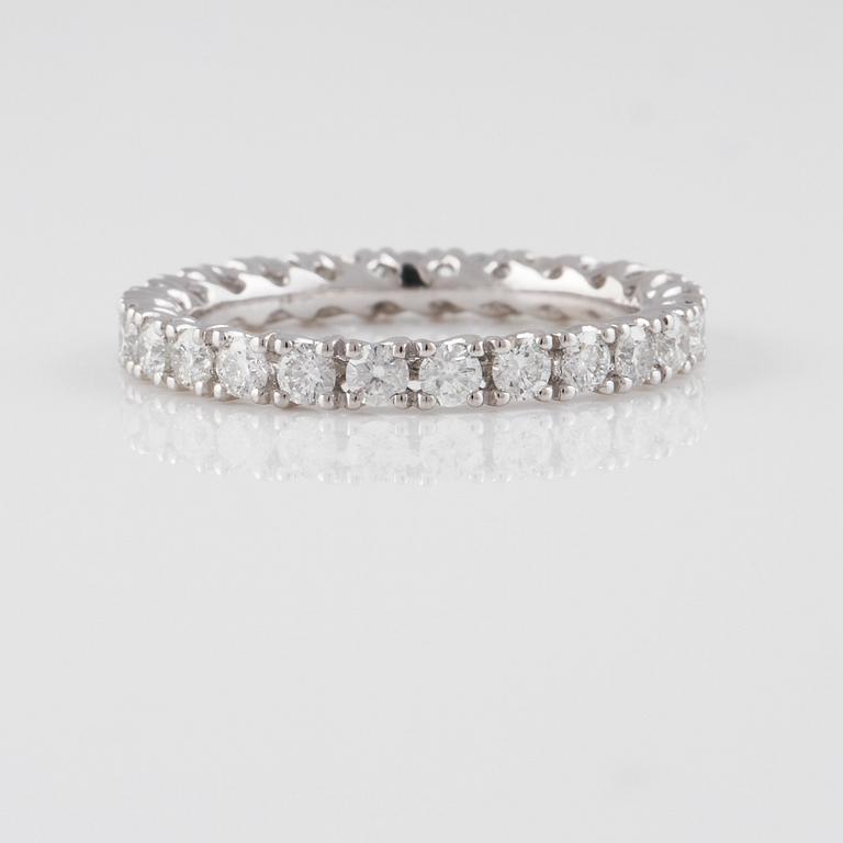 RING, 18K vitguld med briljantslipade diamanter ca 1.15 ct. Vikt 1,9 gram.