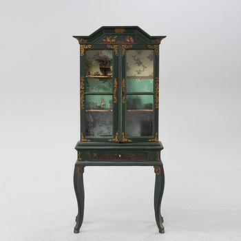 An 18th century cabinet / doll's house.