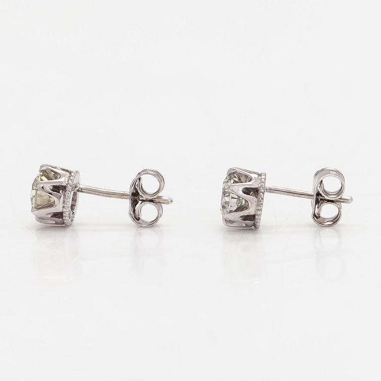 Örhängen, 14K vitguld, med briljantslipade diamanter tot. ca 1.00 ct. Mikko Laine, Åbo.