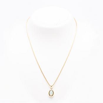 Necklace, 18k gold with opal.