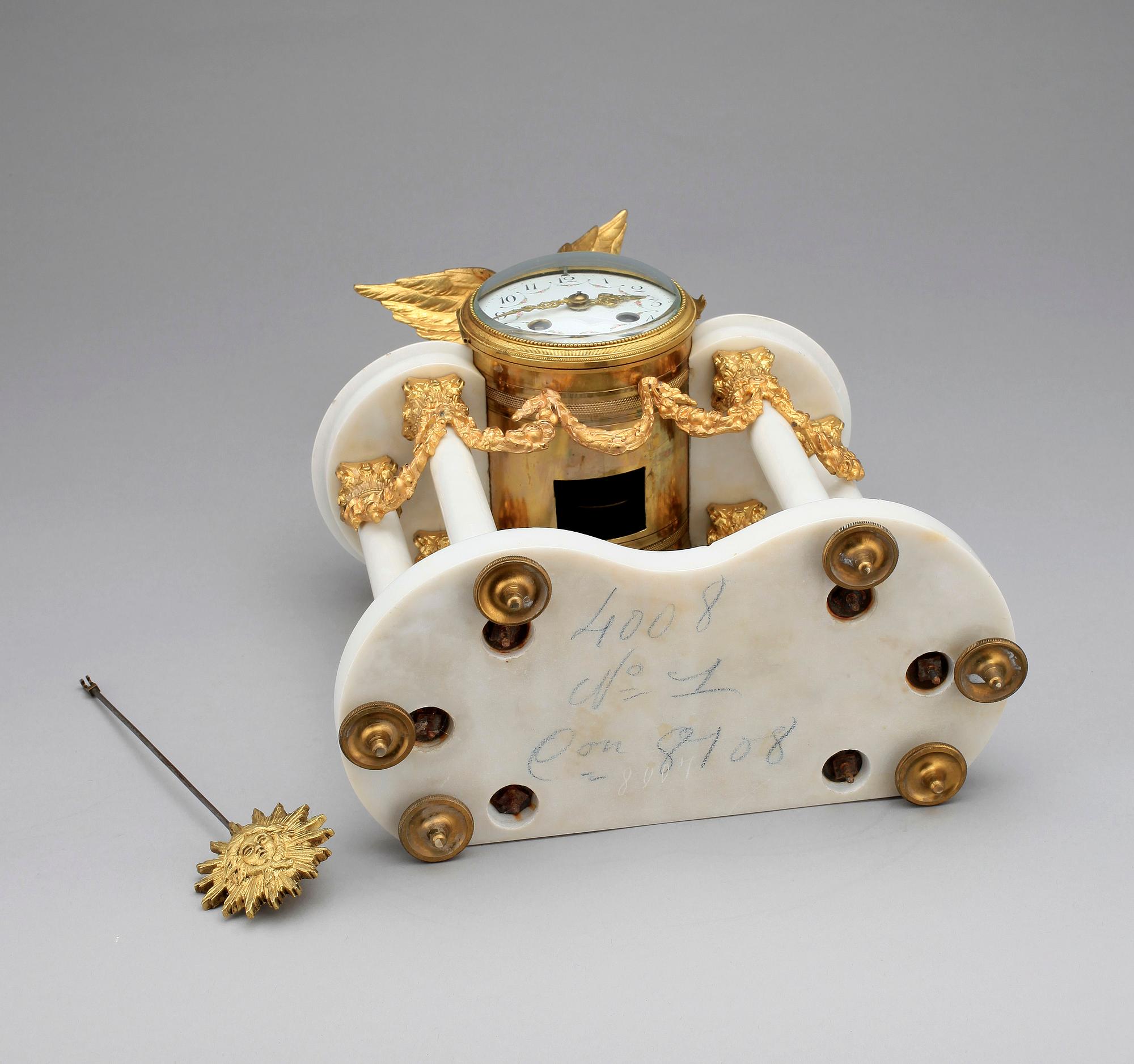 BORDSPENDYL, Louis XVI-stil, 1900-talets början.