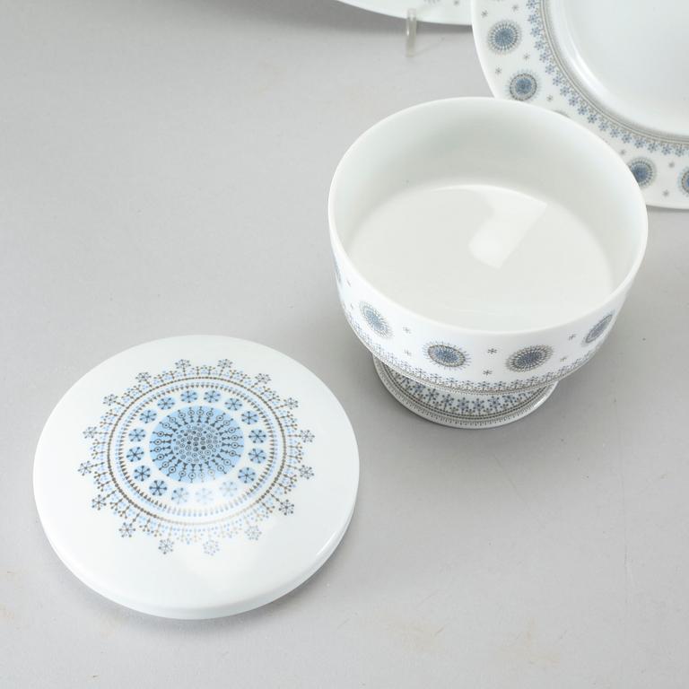 28 pieces of porcelain tableware by Tapio Wirkkala, model "Composition/Jääkukka" for Rosenthal, 20th century.