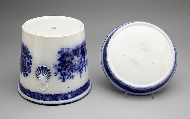 YTTERFODER MED FAT, flintgods, "flytande blått", sannolikt Rörstrand, 1800-talets andra hälft.