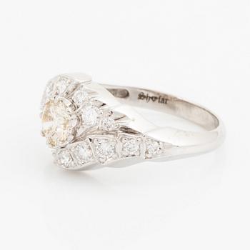 Brilliant-cut light brown diamond ring.