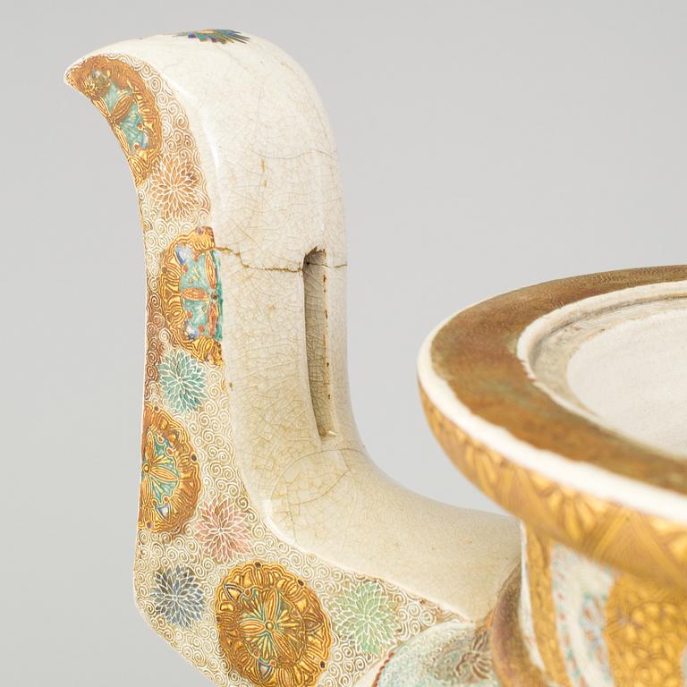 A large Japanese tripod censer with cover, Meiji period (1868-1912).