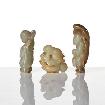 Figuriner, tre stycken, jade. Qingdynastin, 1800-tal.