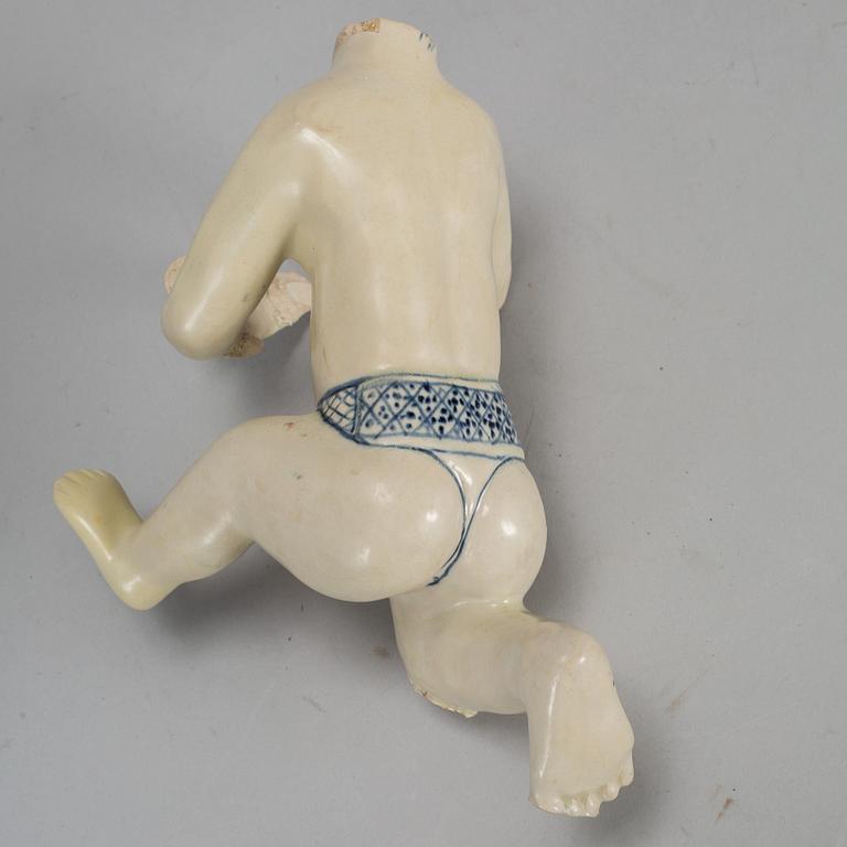 A group of three porcelain figurines, South East Asia, 16th/17th Century.