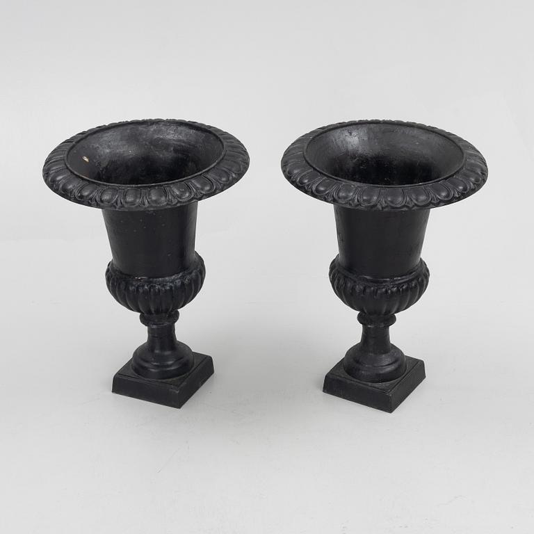 A pair of cast-iron garden urns, second half of the 20th Century.