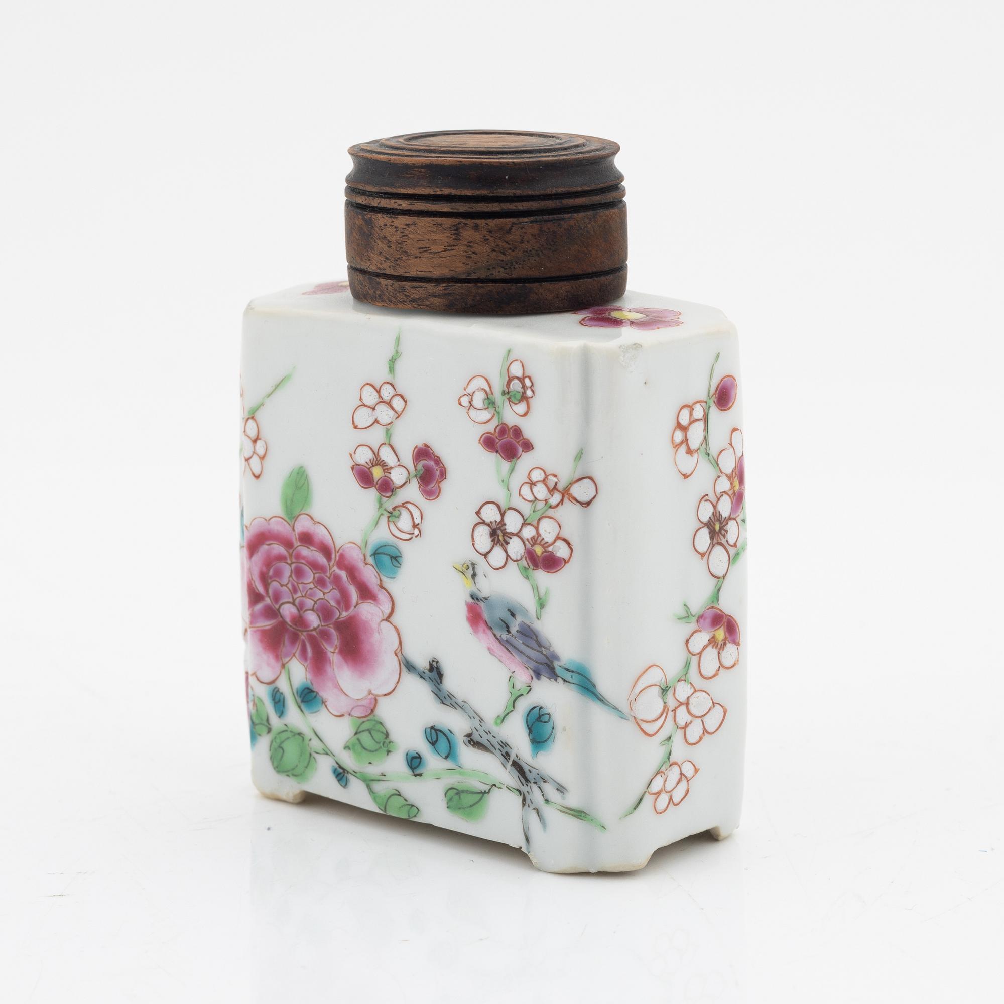 A famille rose tea caddy, Qing dynasty, Qianlong (1736-95).