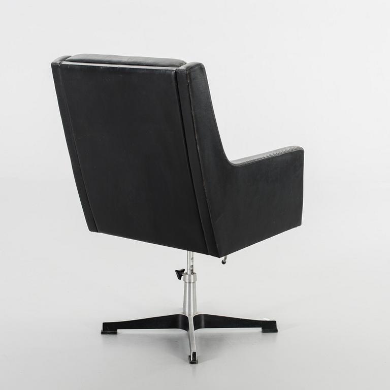 A EKSELIUS CHAIR.