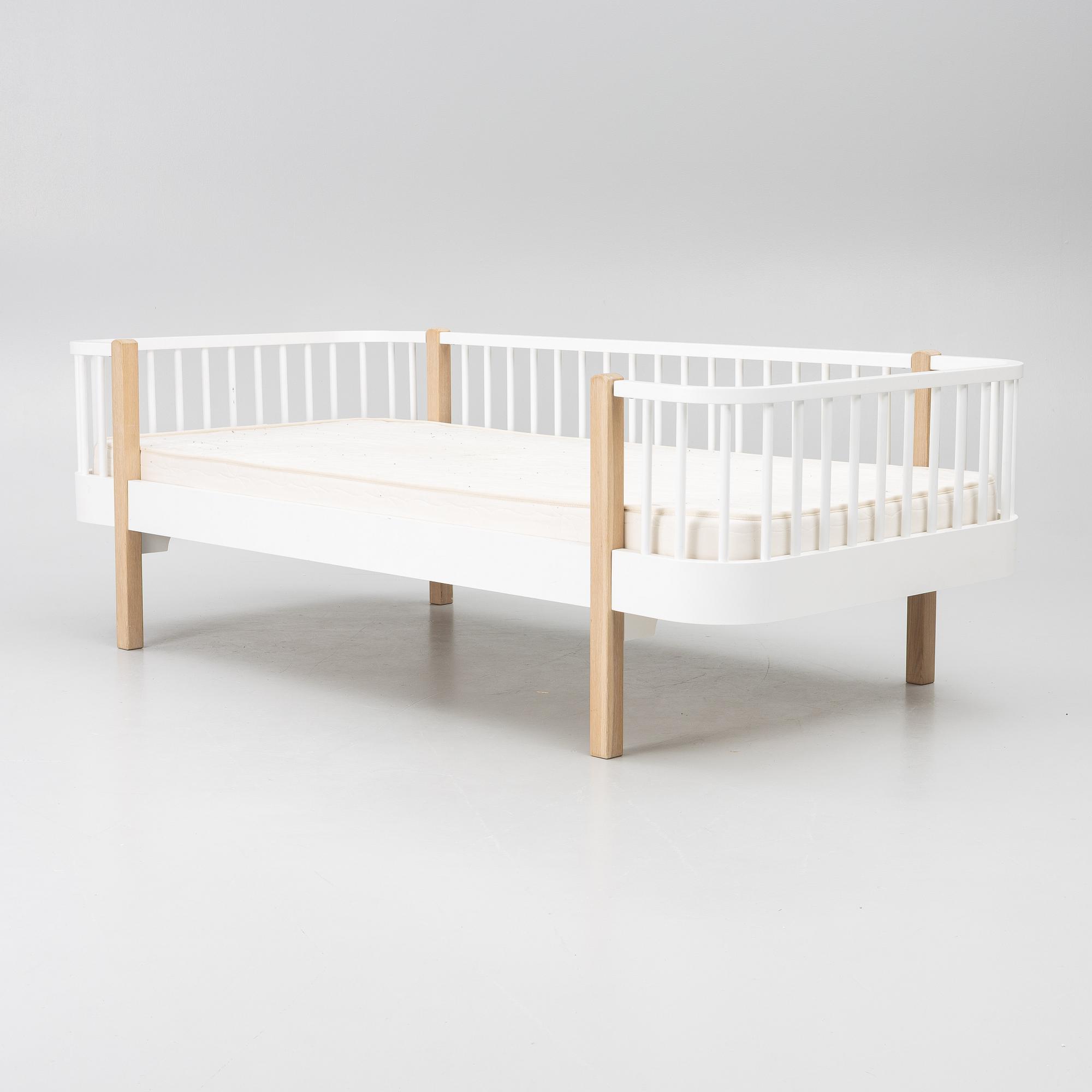 Dagbädd, "Wood", Oliver Furniture, samtida.