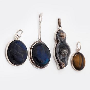 Riipukset, 4 kpl, hopea, spektroliitti, tiikerinsilmä, geodi, Christer Stenberg 1973-75.