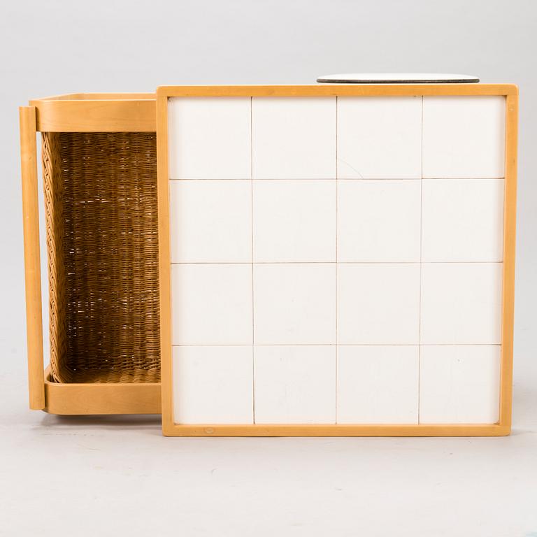 ALVAR AALTO, A 1960s-70s tea trolley model '900 for Artek.