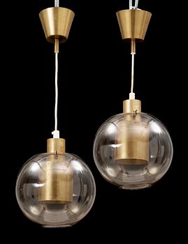 TAKLAMPOR, ett par, glas o mässing, Hans-Agne Jakobsson Markaryd, 1960/70-tal. H 26.