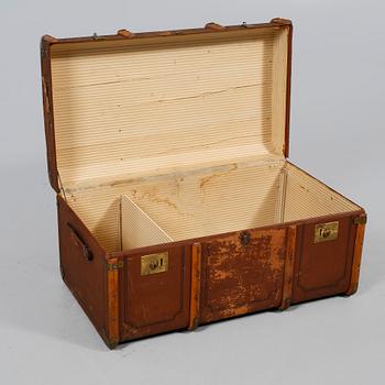 KOFFERT, 1900-talets första hälft.