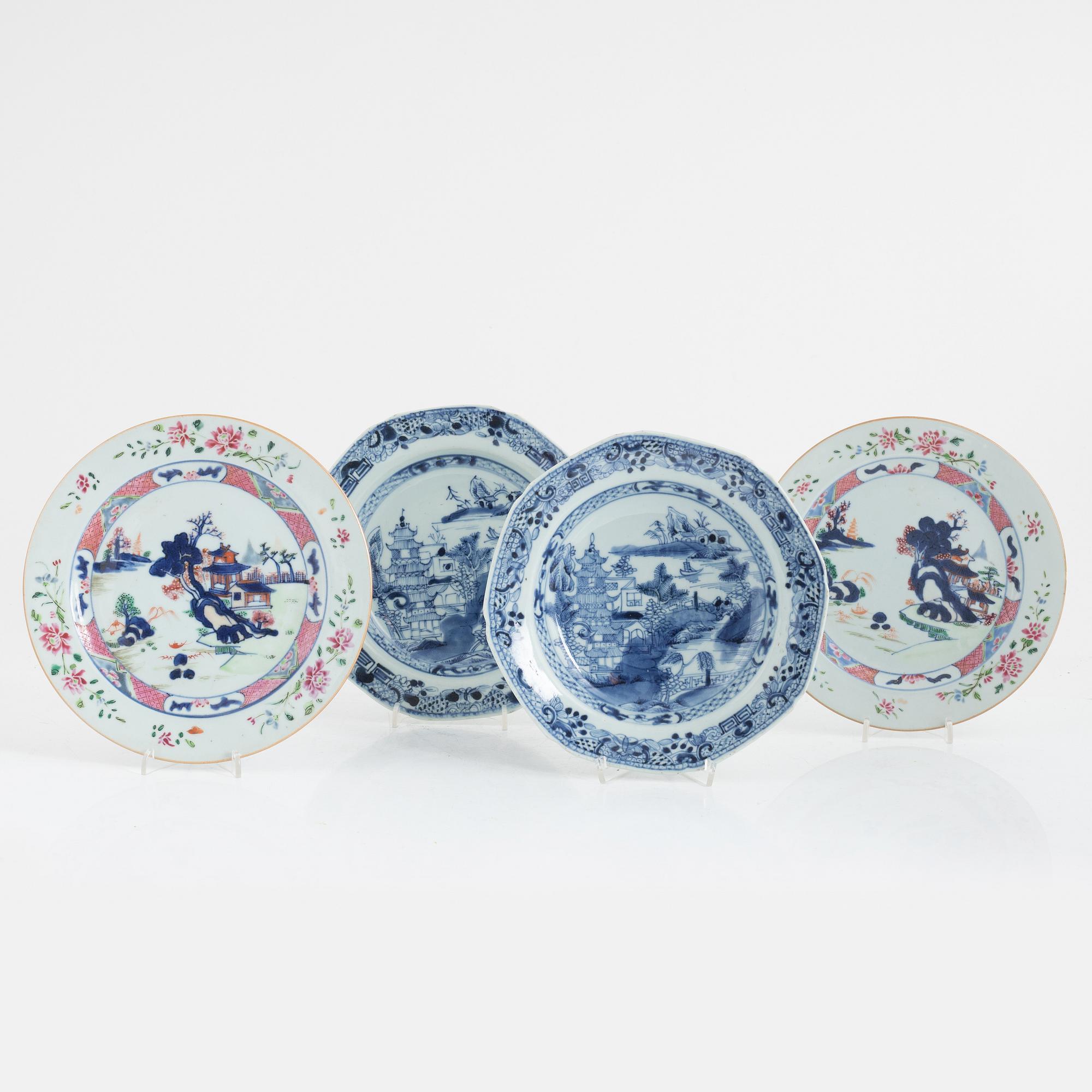 A group of four (2+2) Chinese porcelain plates, Qing dynasty, Qianlong (1736-95).