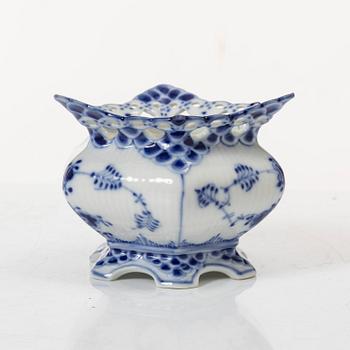 Kaffeservis, 37 delar, "Musselmalet Helblonde", Royal Copenhagen.