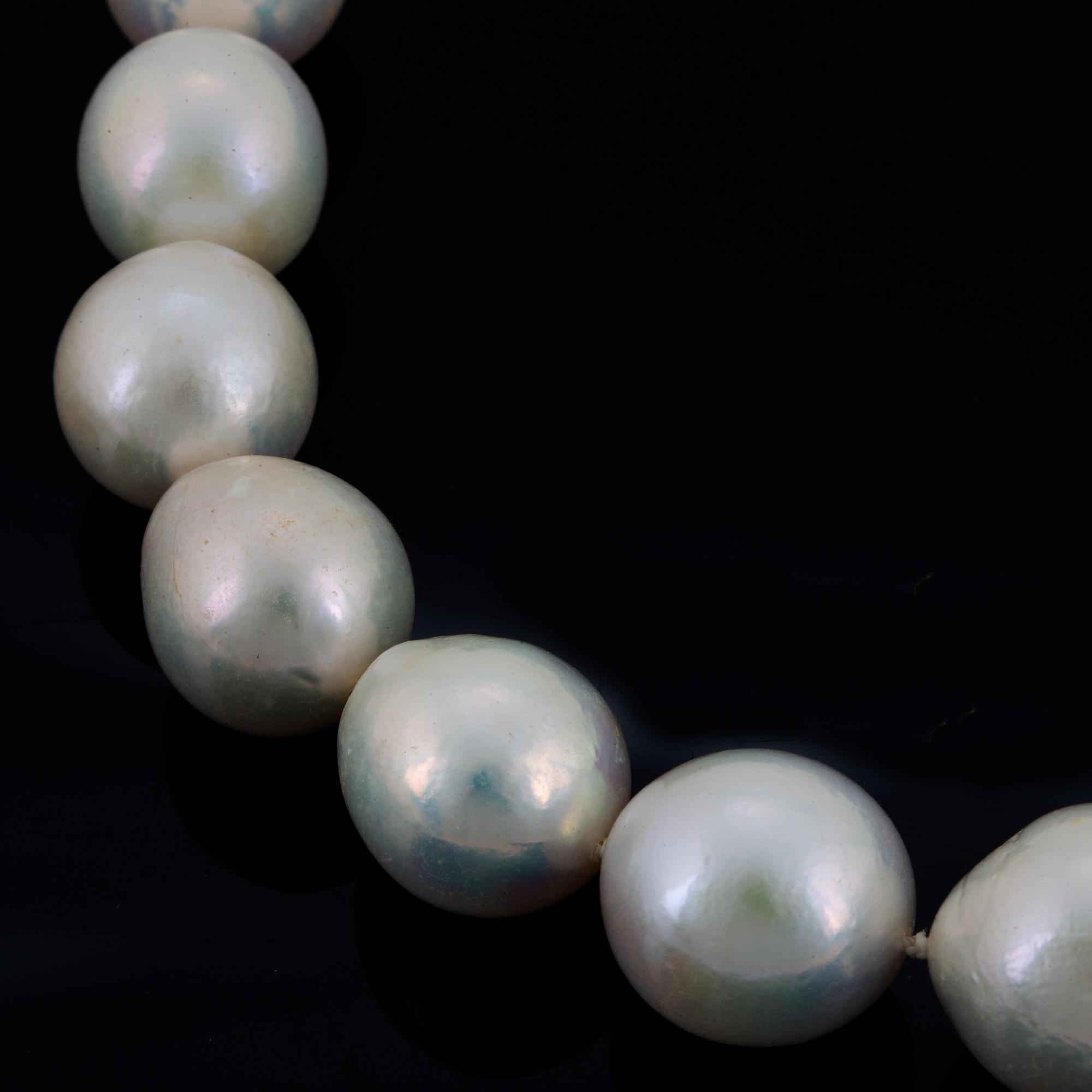 COLLIER, med odlade pärlor.