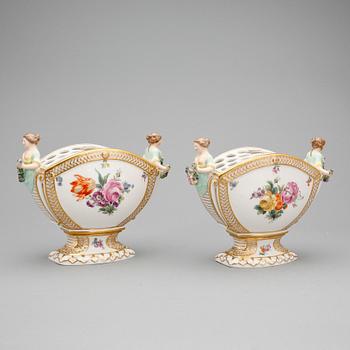 VASER, ett par, porslin, Royal Copenhagen, 1900-talets första hälft.