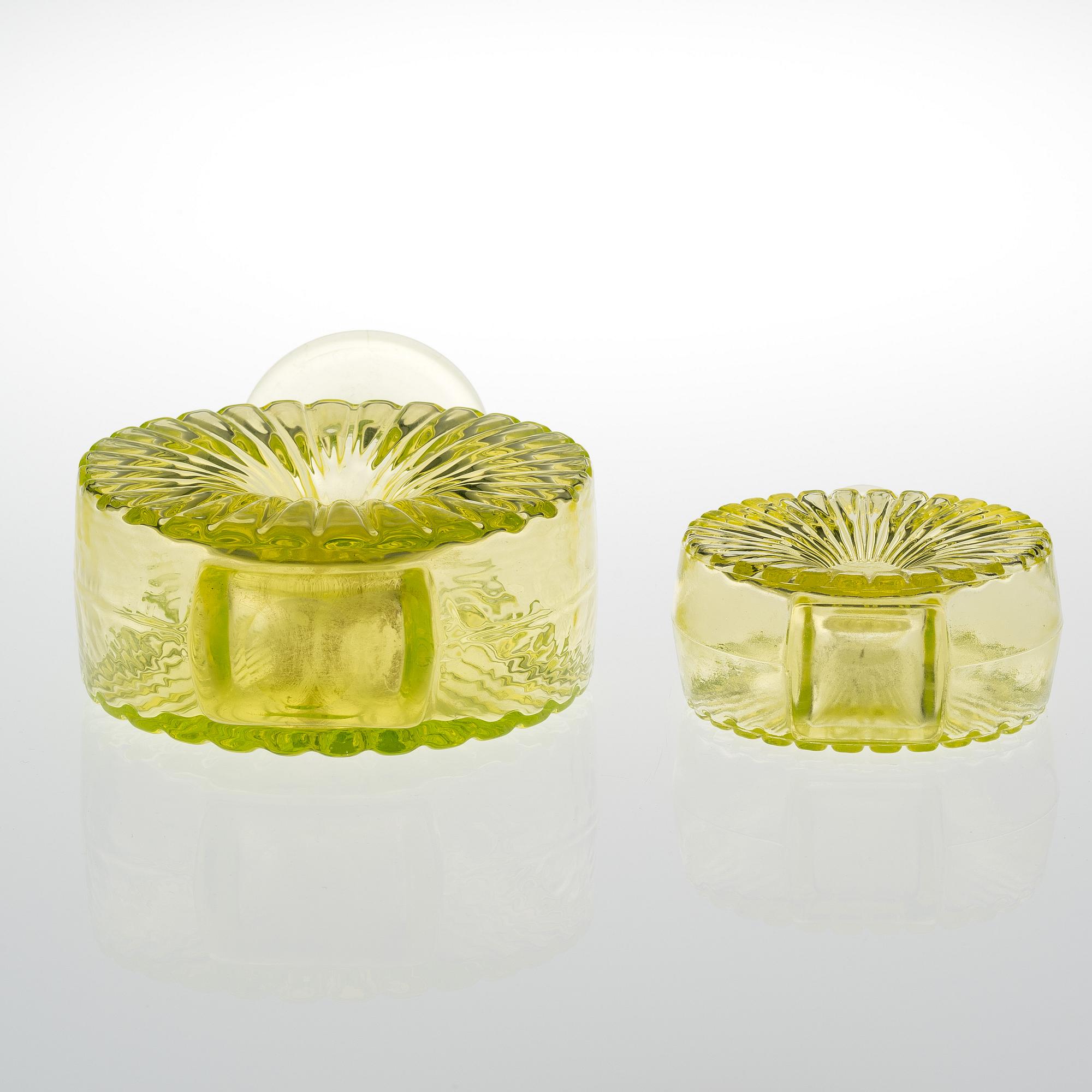 HELENA TYNELL, FLASKOR, 2 st, glas, Solflaskan, Riihimäen Lasi. Formgiven 1964.