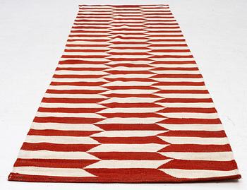 Gallerimatta, slätväv, ca 300 x 82 cm.