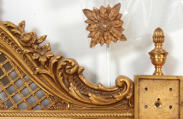 SPEGEL SAMT KONSOLBORD, Louis XVI-stil, 1900-tal.