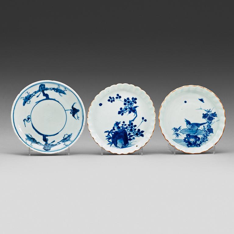 Three blue and white Transitional dishes, 17th Century.