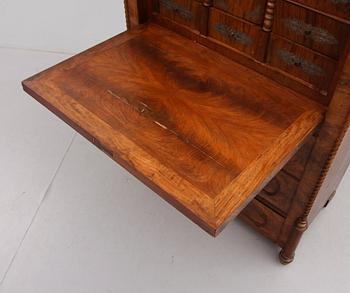 CHIFFONJÉ, 1800-talets mitt.