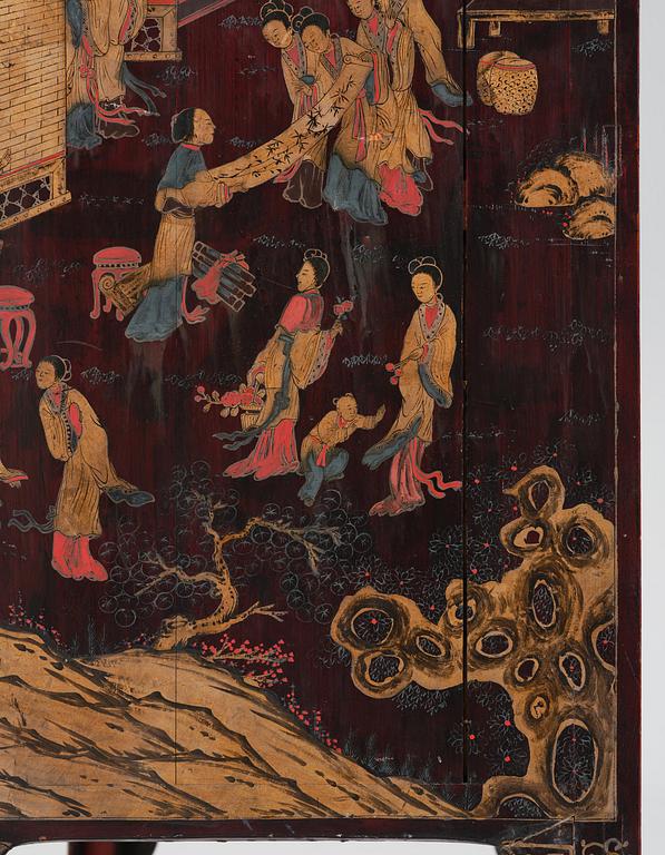 Skåp, förgyllt och rödlackerat. Qingdynastin, 17/1800-tal.