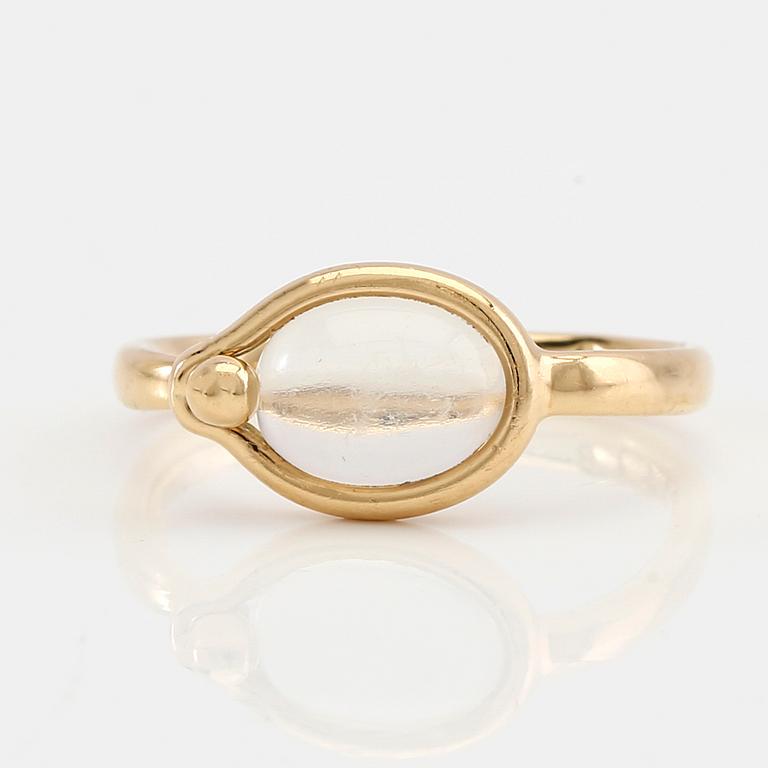 Vivianna Torun Bülow-Hübe, ring modell nr 1418 18K guld med månsten, för Georg Jensen Danmark.