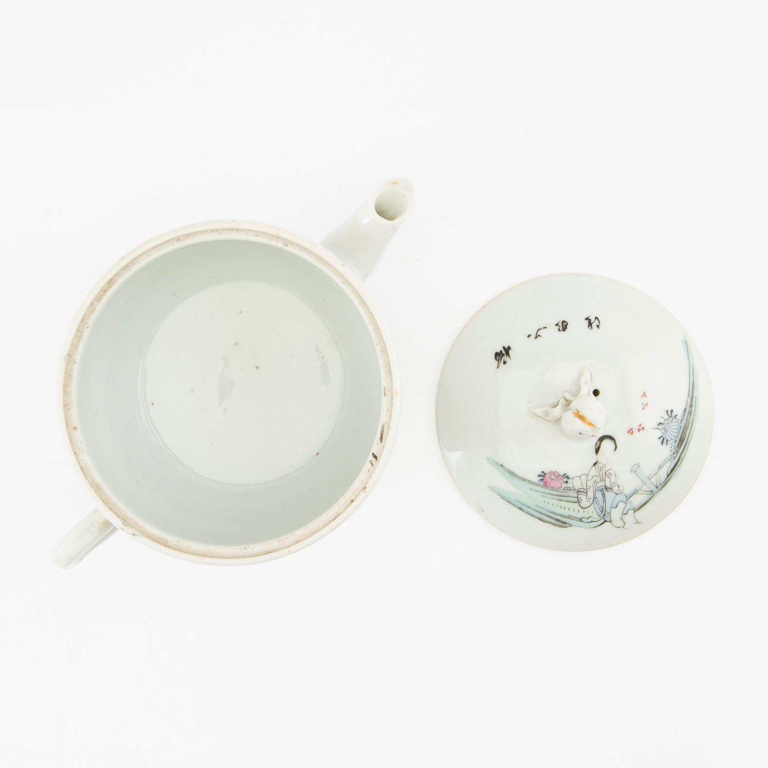 A set of two Chinese tea pots and a tea caddy, early 20th century.