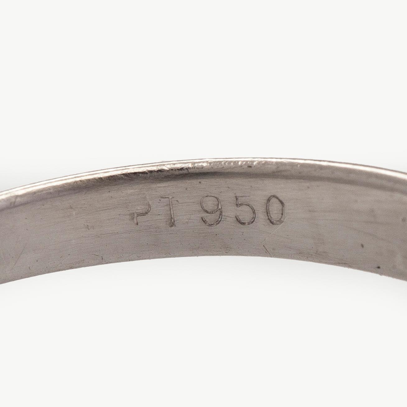 Ring, solitär, platina med briljantslipad diamant.