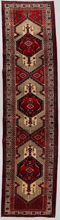 A Sarab runner, ca 394 x 100 cm.