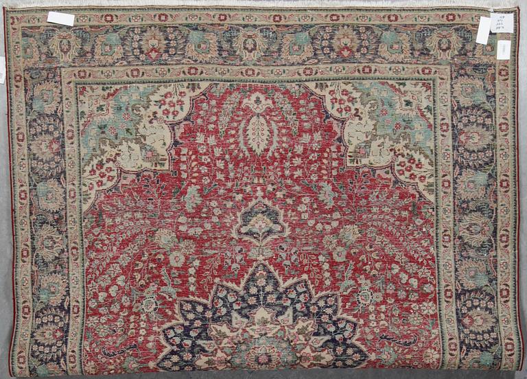 MATTA, sannolikt Täbris, ca 288X206 cm.