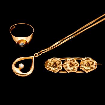 RING, HÄNGE MED KEDJA SAMT BROSCH, 18 k guld, svenska stämplar. Vikt ca 9 g.