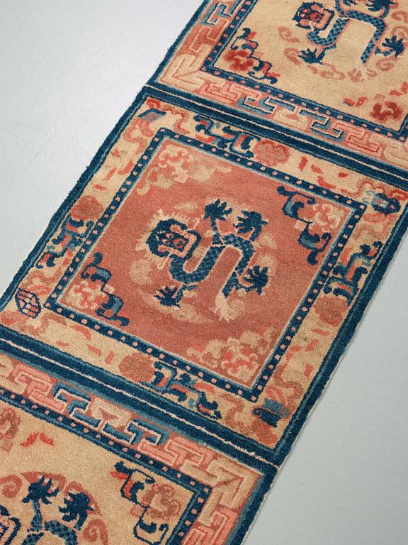 MEDITATION RUG. Semi-antique Baotou. 181 x 61,5 cm. China.