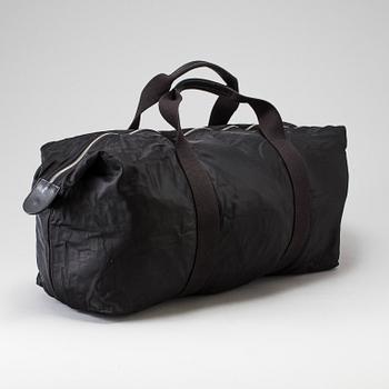 A foldable Mulberry weekend bag.