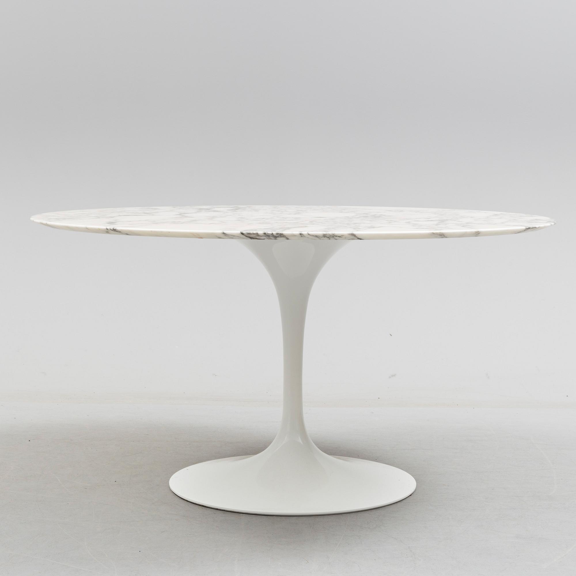 A "Tulip" table by Eero Saarinen, Knoll International.
