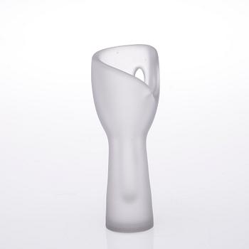 VAS, glas, "Hiidennyrkki" (Jättens näve), signerad Timo Sarpaneva Iittala.