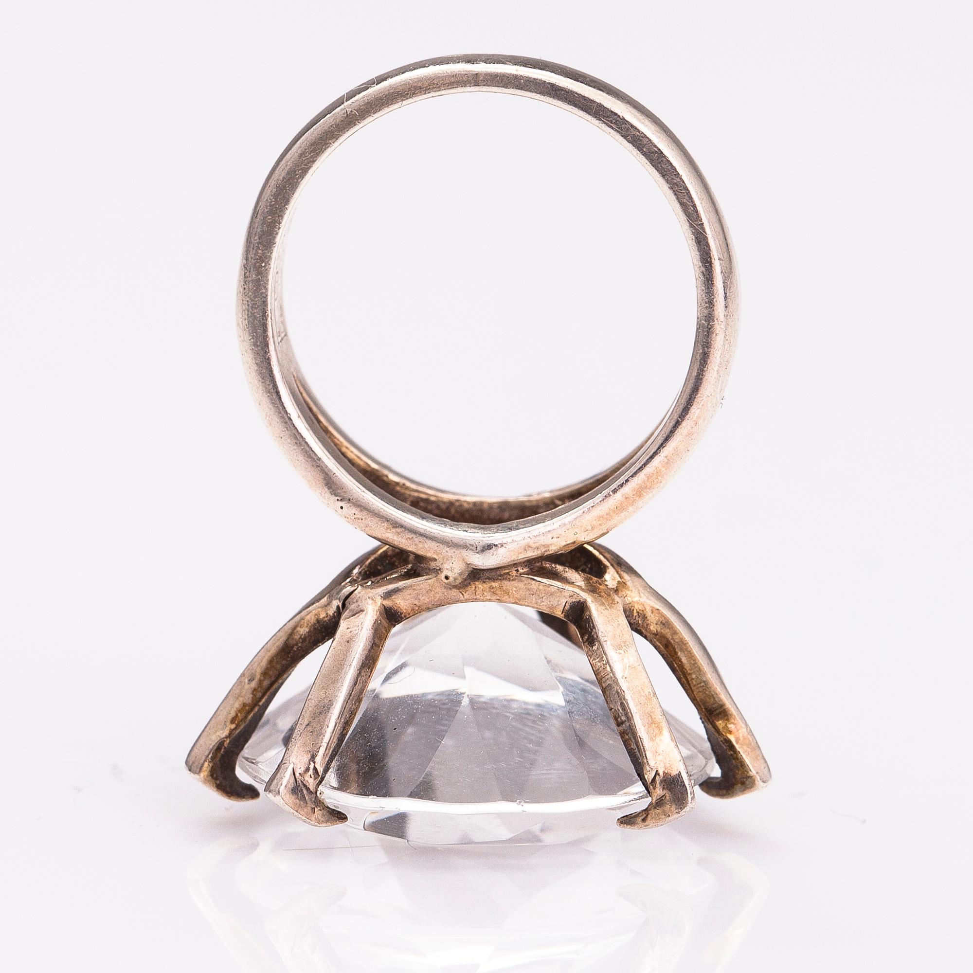 ERIK GRANIT, SORMUS, KAULAKORU ja RANNEKORU, hopeaa ja vuorikidettä. Helsinki 1962-81.