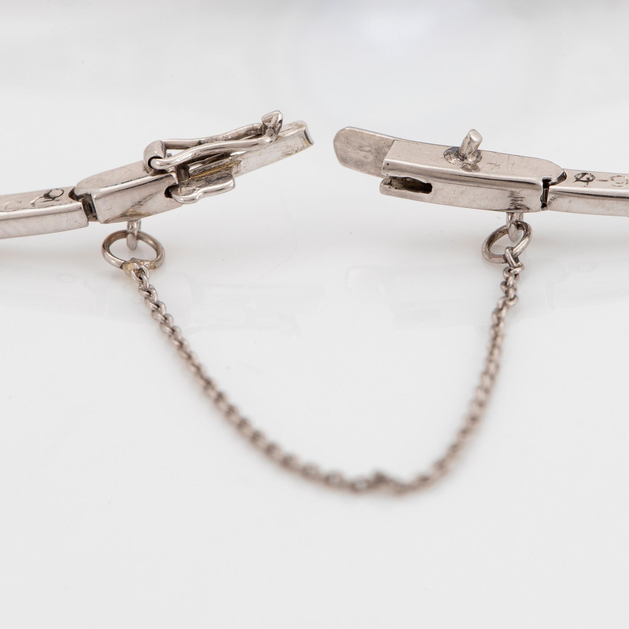 Armband 18K vitguld med en fasettslipad safir vikt ca 7.00 ct.