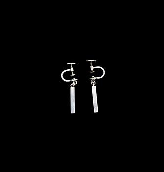 ÖRHÄNGEN, ett par. Silver. Wiwen Nilsson Lund, 1952. Vikt totalt ca 6 gram.