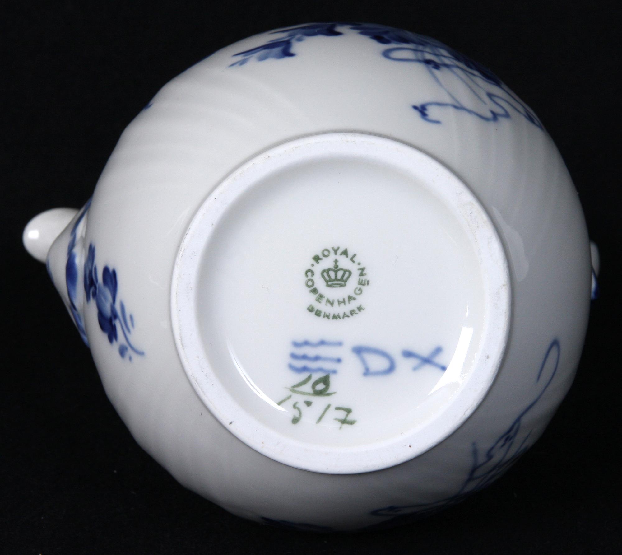 SERVISDELAR, 9 st, porslin, "Blå blomst", Kongl Dansk.