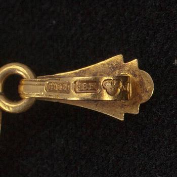 MEDALJONG, guld 18K samt pärlor, Gustaf Dahlberg, Malmö 1887. Tot. vikt ca 15,9 g.