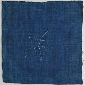 RANGMÄRKEN, 8 st., siden, s.k. Buzis. Ca 28-33 x 29,5-33,5 cm vardera. Kina omkring 1900.