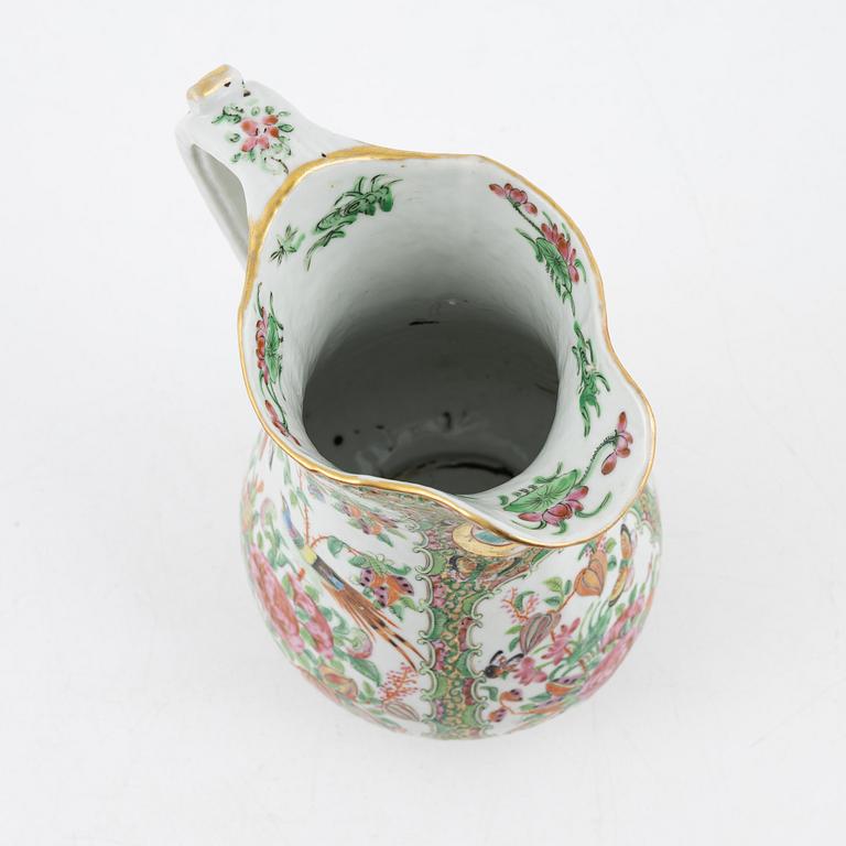 A porcelain jug, China, around 1900.