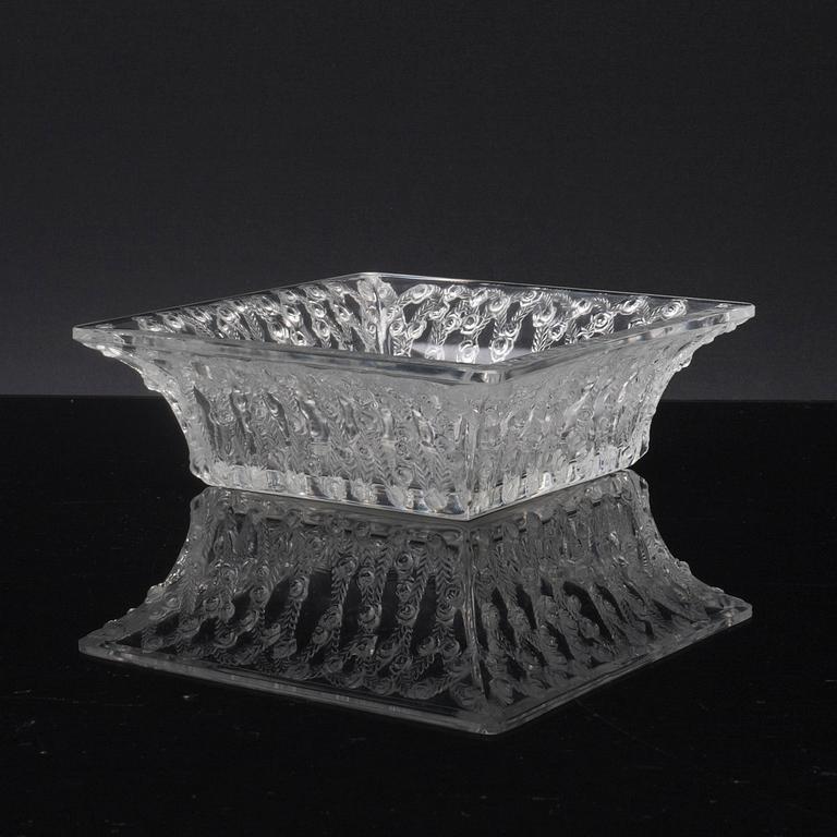 A LALIQUE GLASS BOWL 20TH CENTURY.